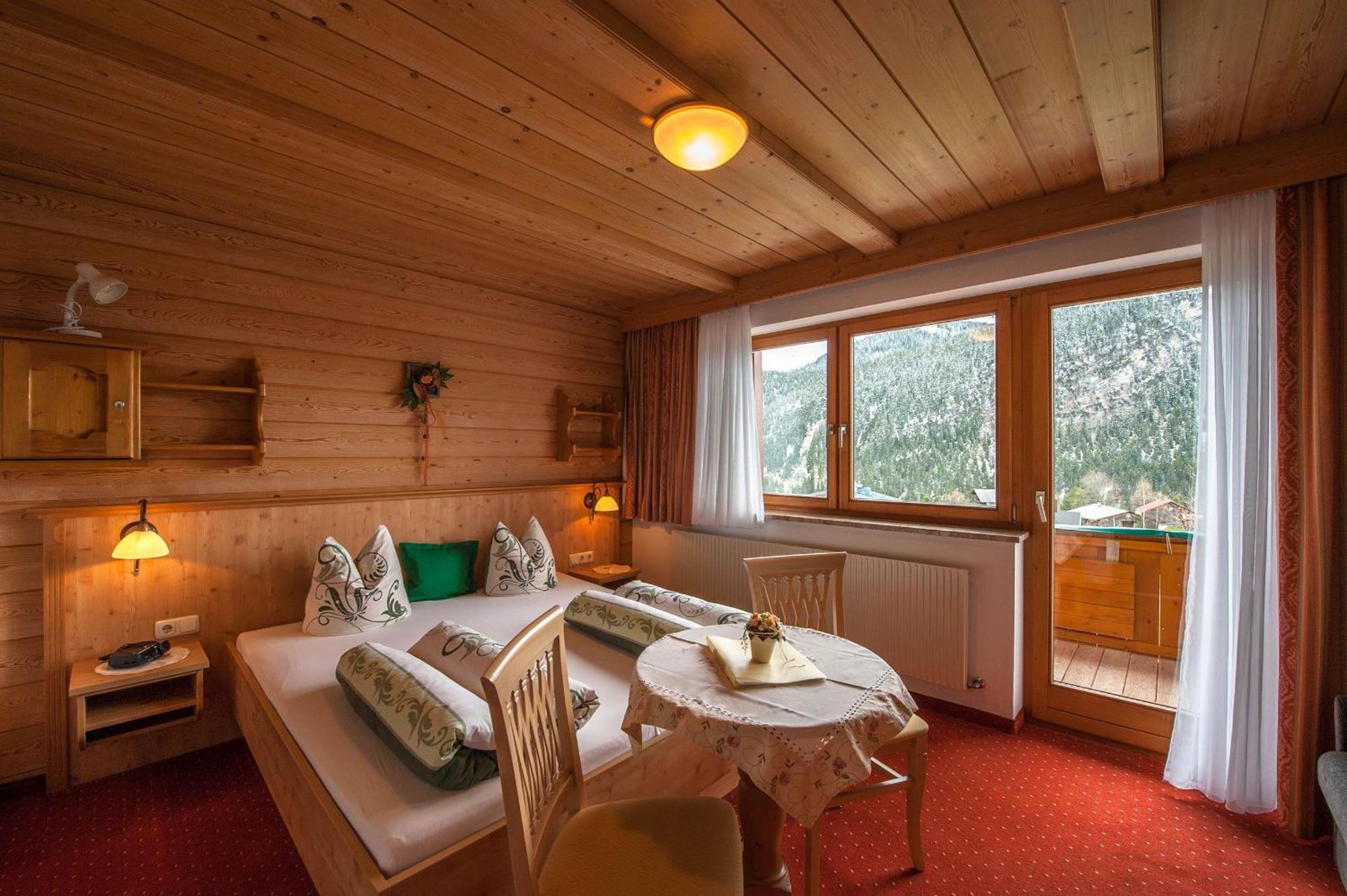 Gaestehaus Alpenblick Berwang Esterno foto