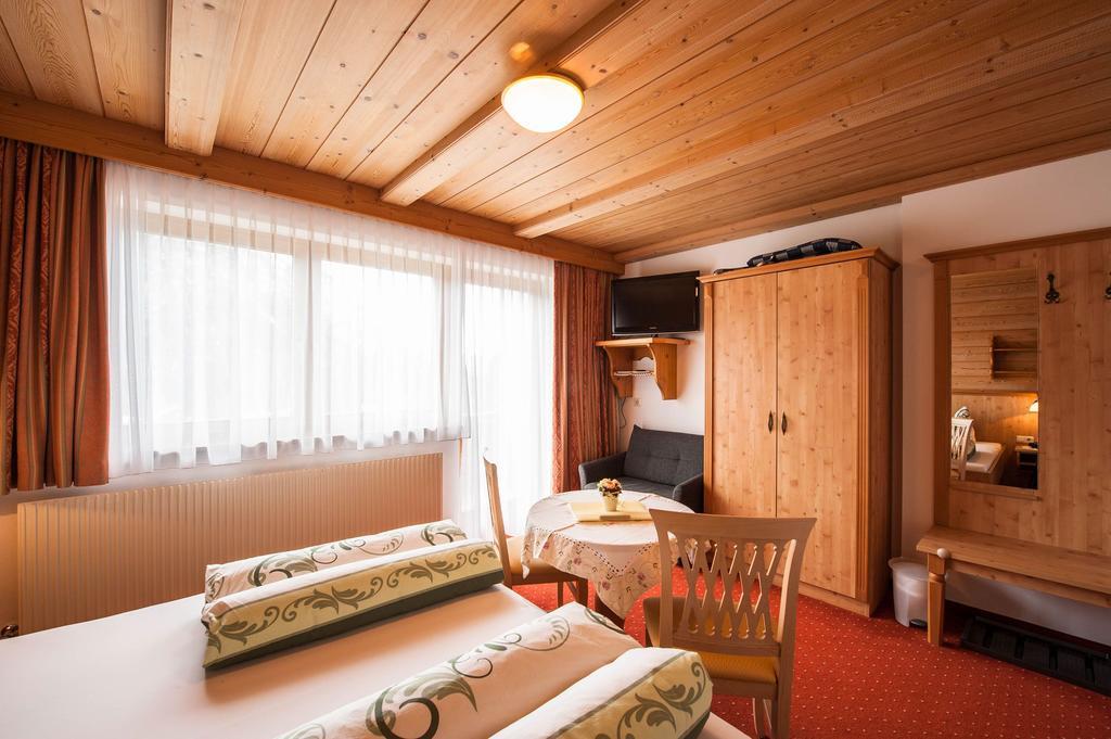 Gaestehaus Alpenblick Berwang Esterno foto