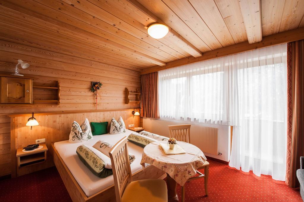 Gaestehaus Alpenblick Berwang Esterno foto