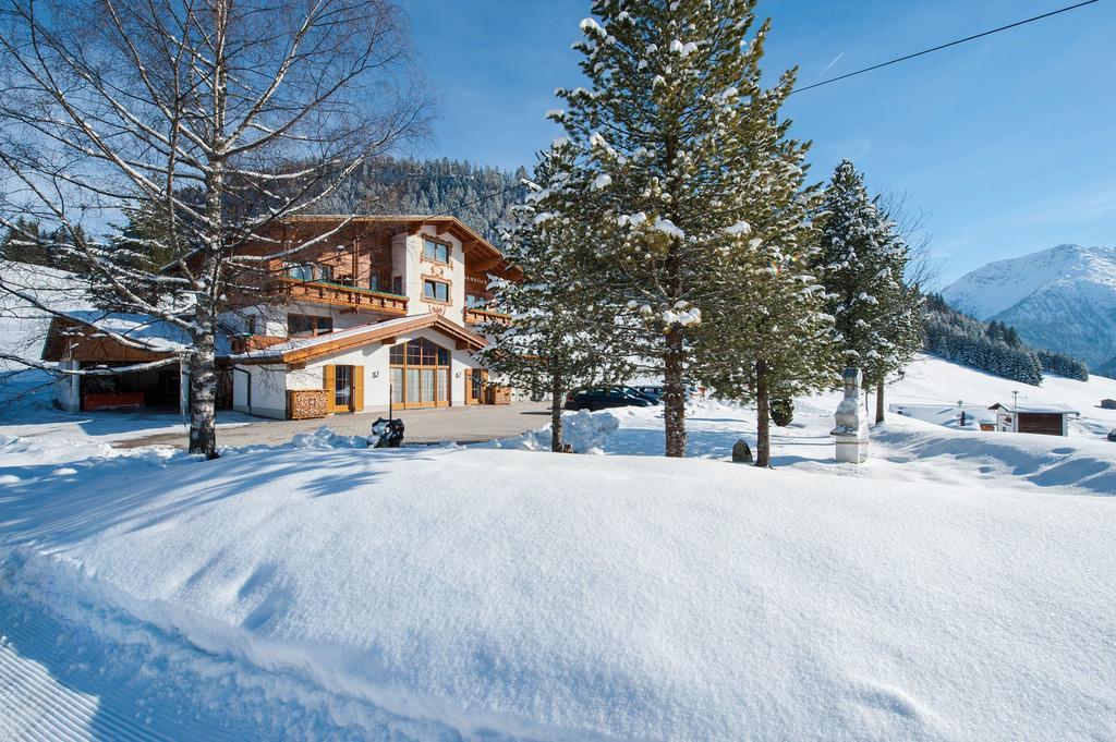 Gaestehaus Alpenblick Berwang Esterno foto