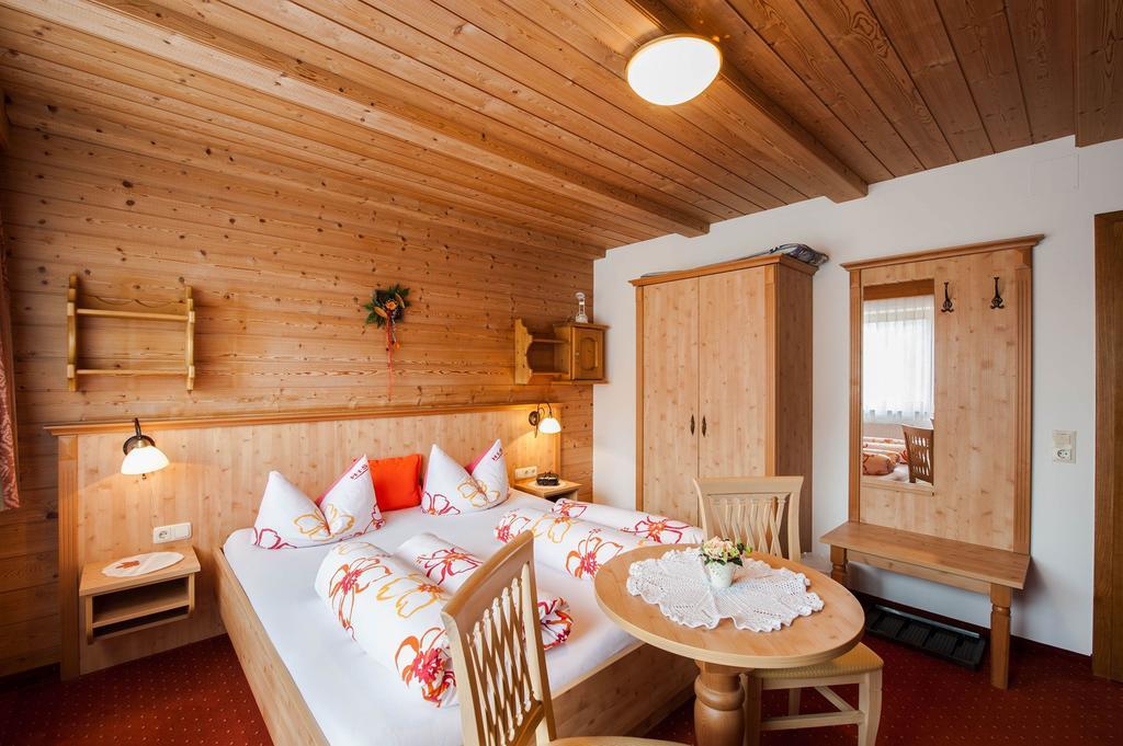 Gaestehaus Alpenblick Berwang Esterno foto