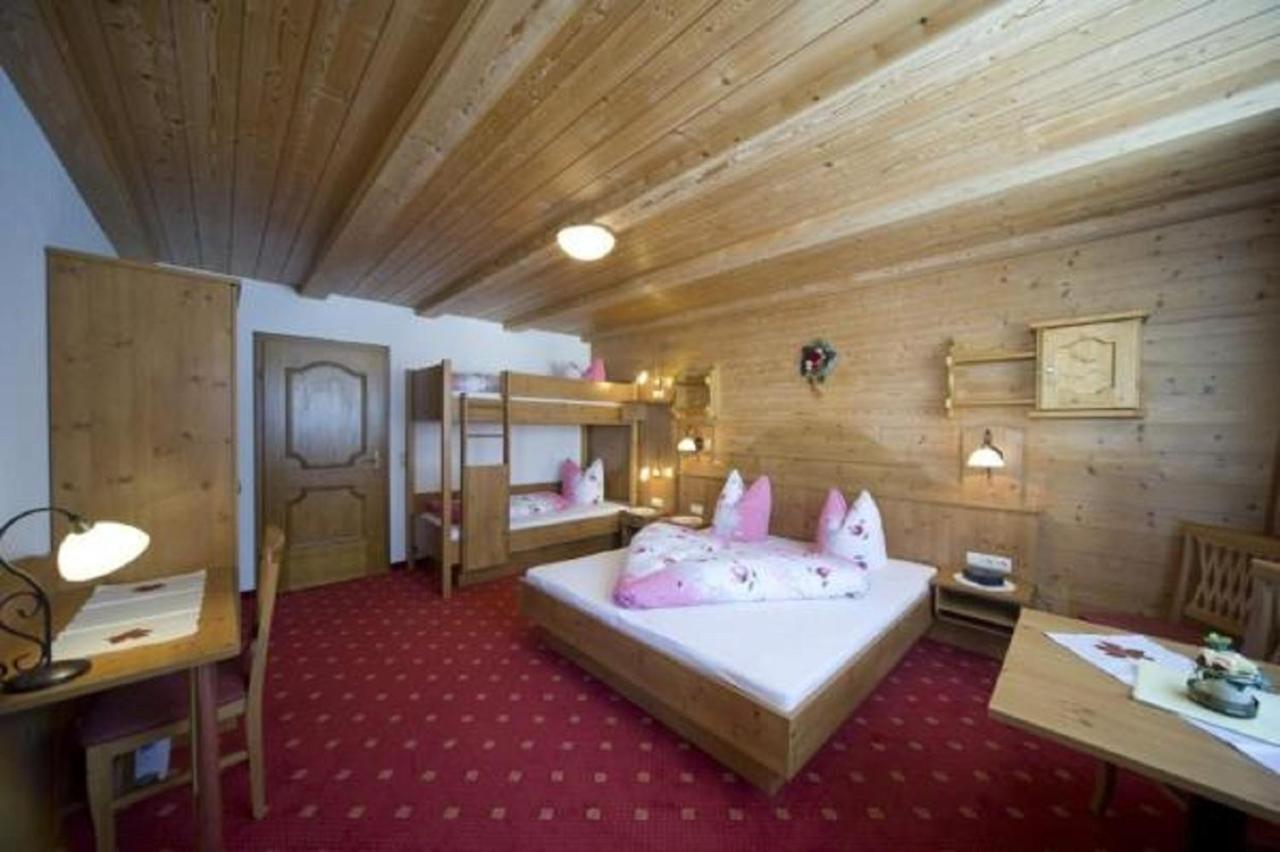 Gaestehaus Alpenblick Berwang Esterno foto